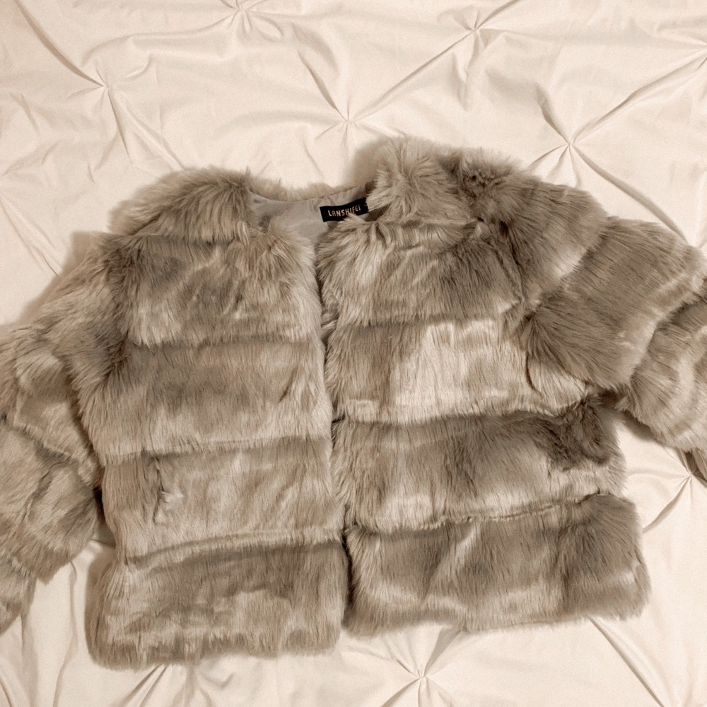BNWT Gray Faux Fur Puffer Coat Jacket